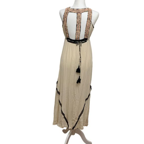 Lulumari Ethnic Maxi Bohemian Embroidered Dress - Picture 4 of 7